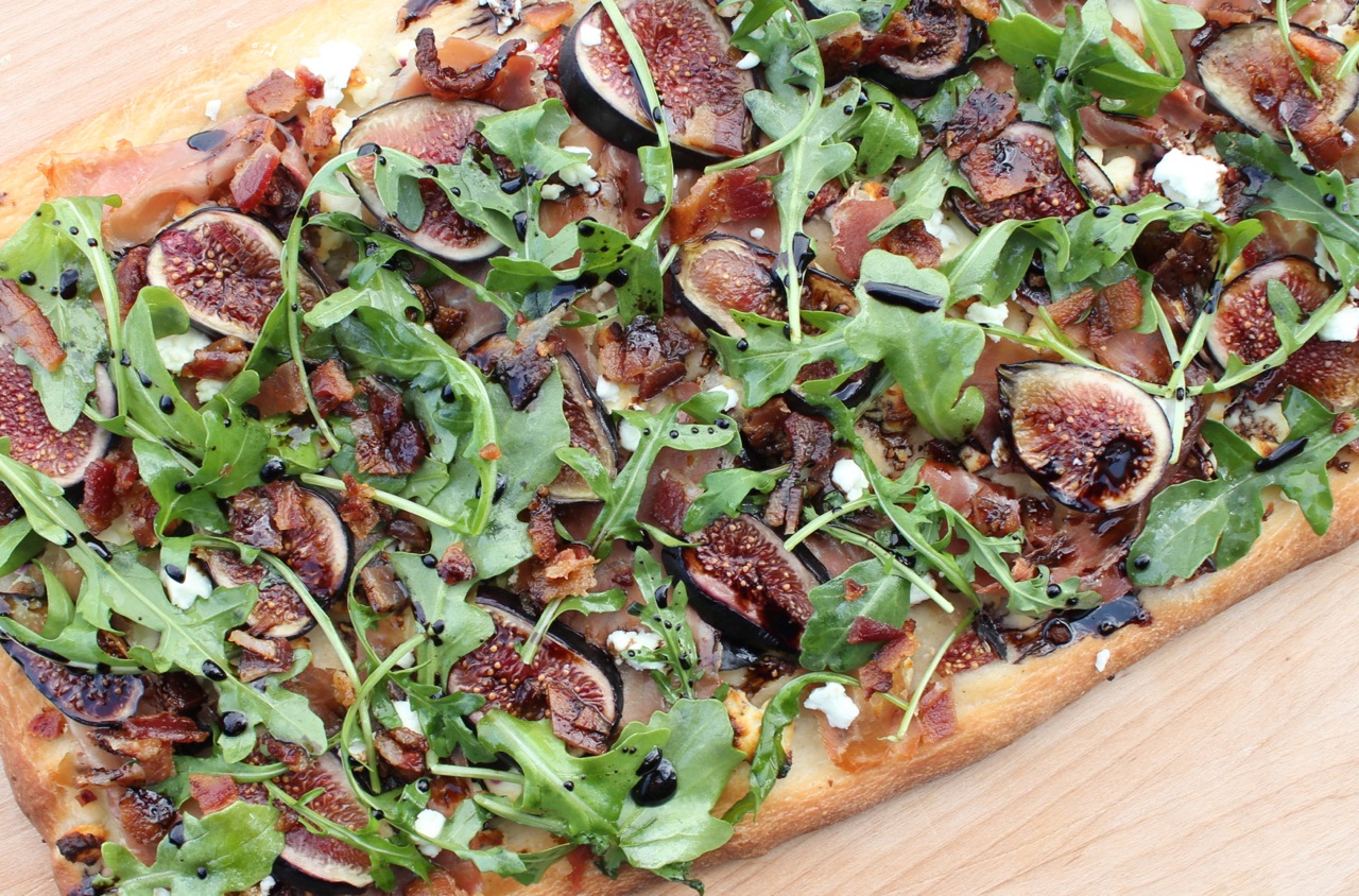 Flatbread with Fresh Figs, Prosciutto and Goat Cheese Domesticate ME!